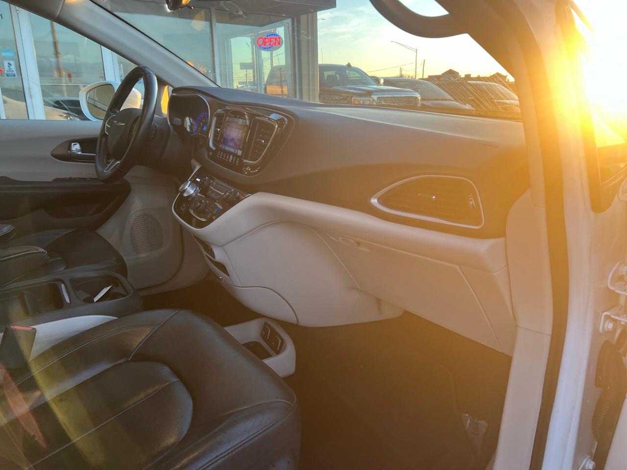 Chrysler Pacifica Touring-L 2017