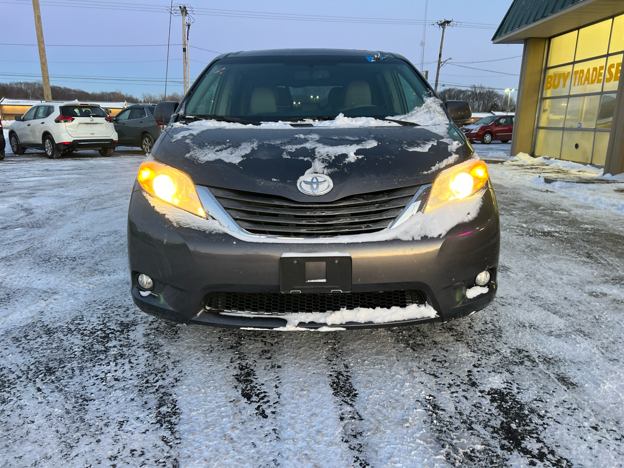 Toyota Sienna XLE FWD 8-Passenger V6 2012