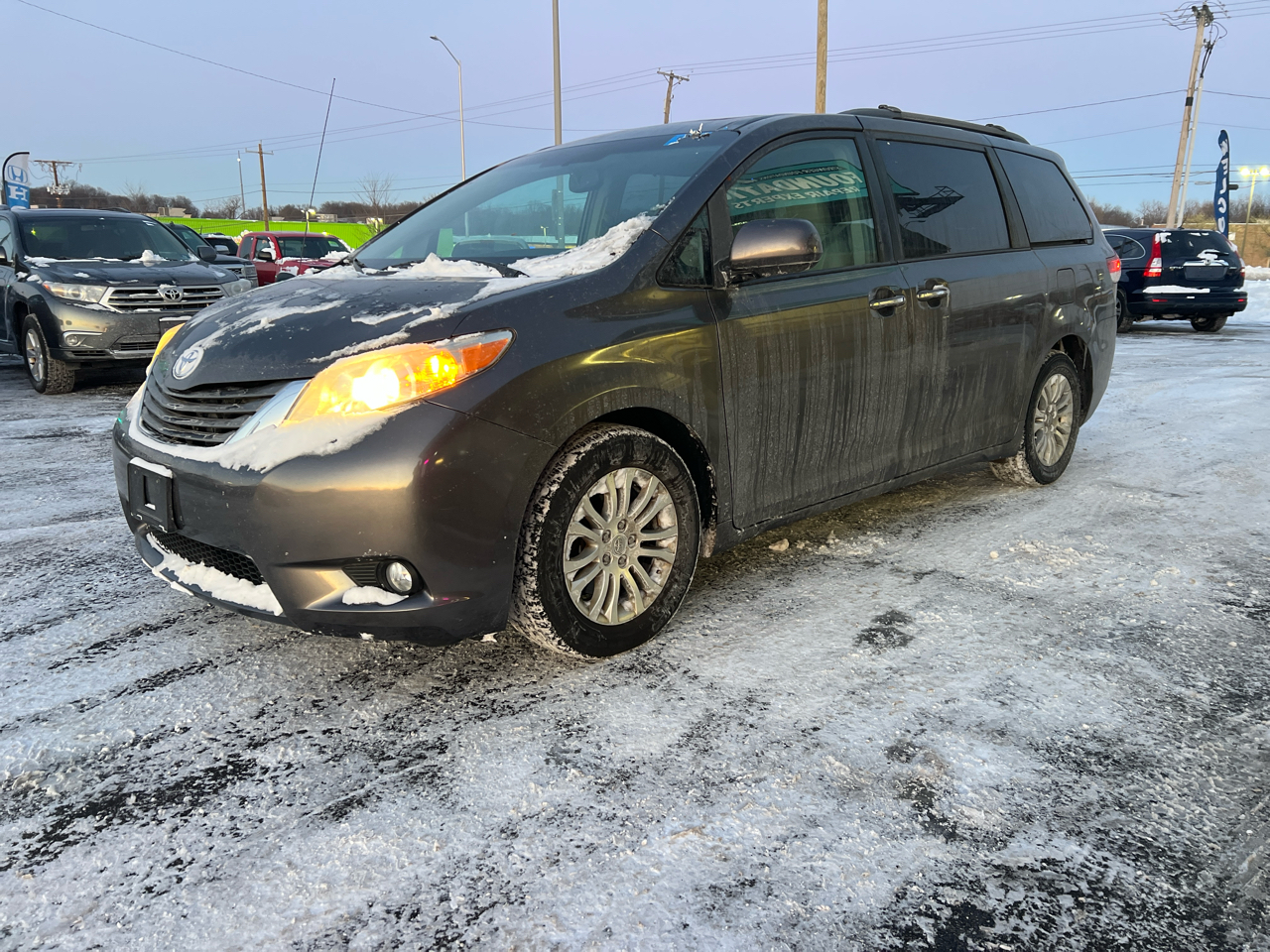 Toyota Sienna XLE FWD 8-Passenger V6 2012