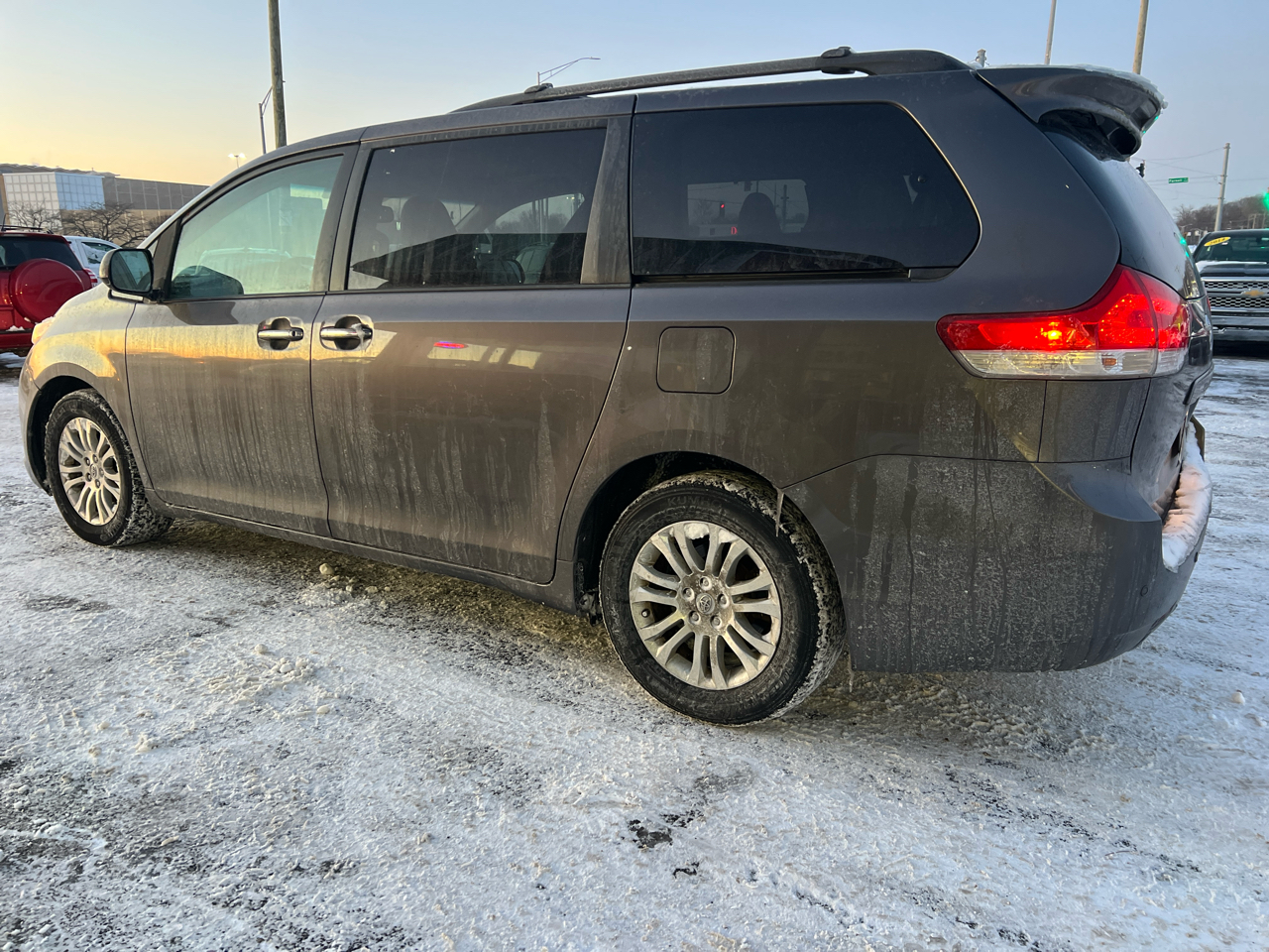 Toyota Sienna XLE FWD 8-Passenger V6 2012