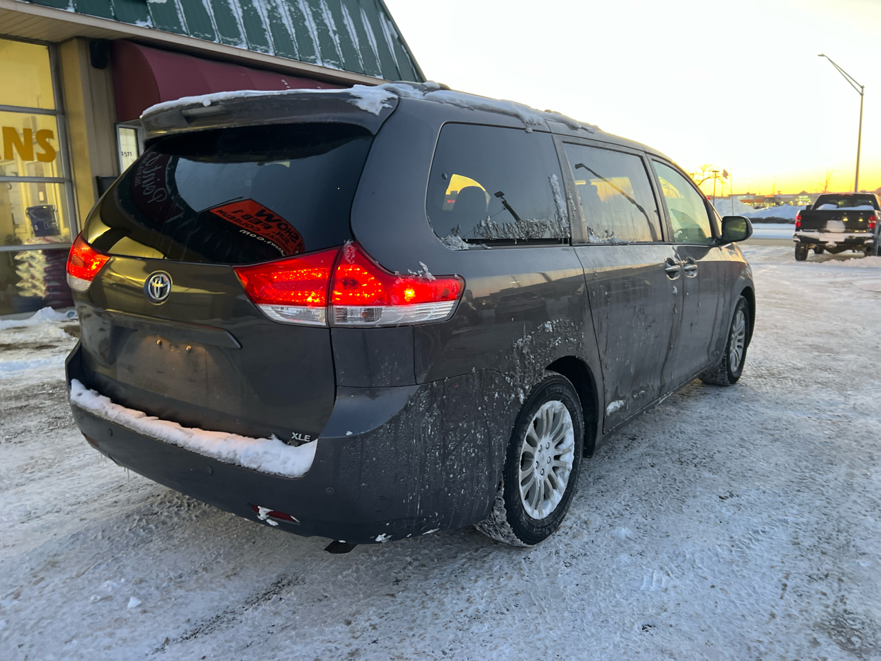 Toyota Sienna XLE FWD 8-Passenger V6 2012