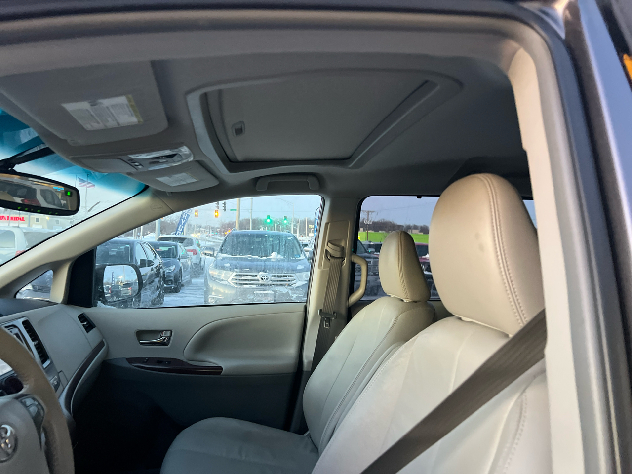 Toyota Sienna XLE FWD 8-Passenger V6 2012