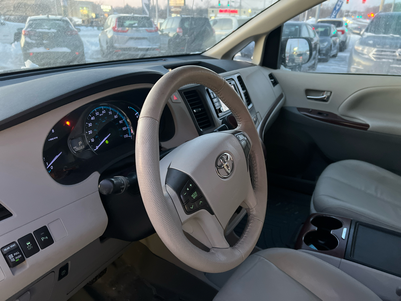 Toyota Sienna XLE FWD 8-Passenger V6 2012