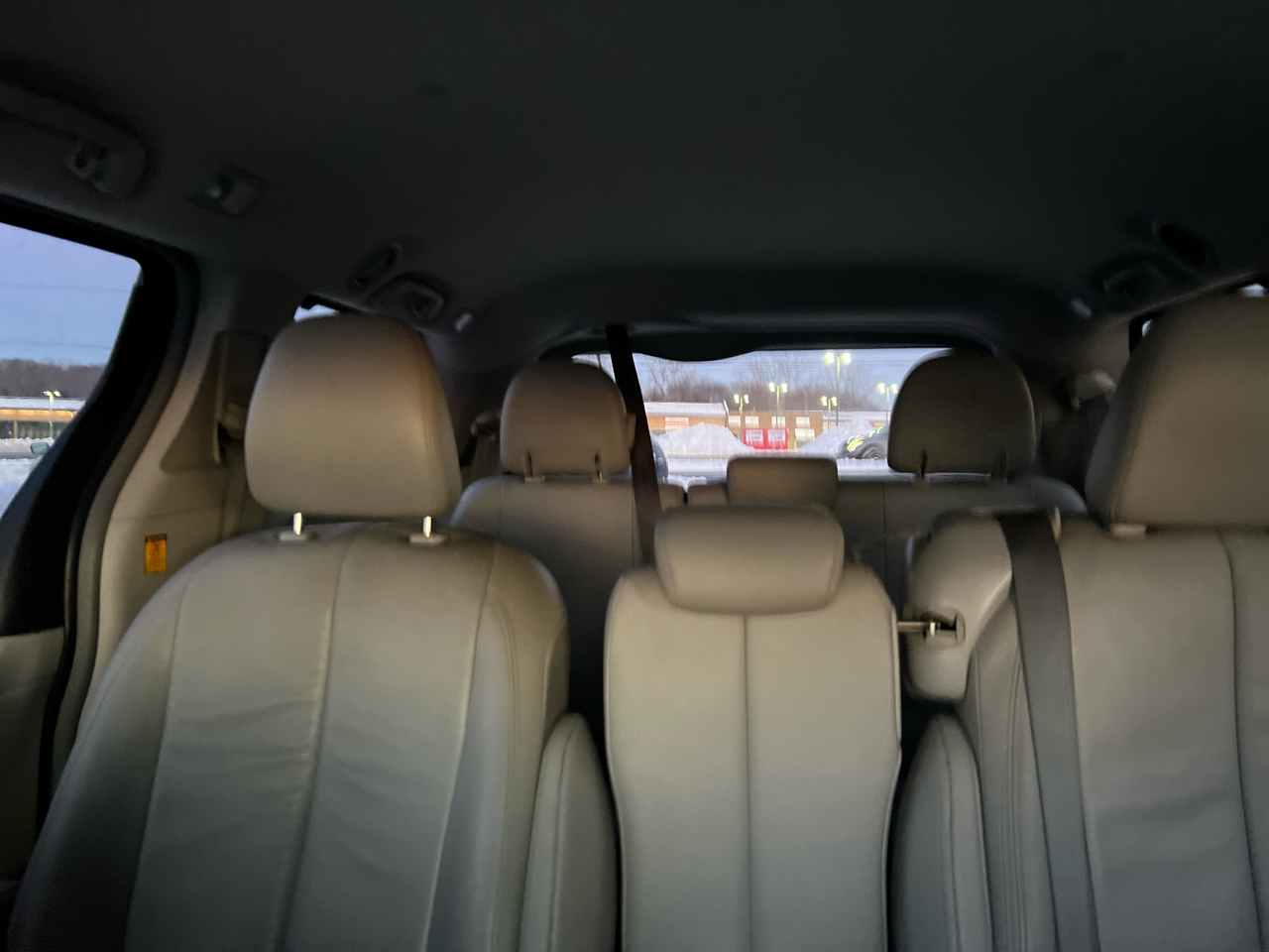 Toyota Sienna XLE FWD 8-Passenger V6 2012