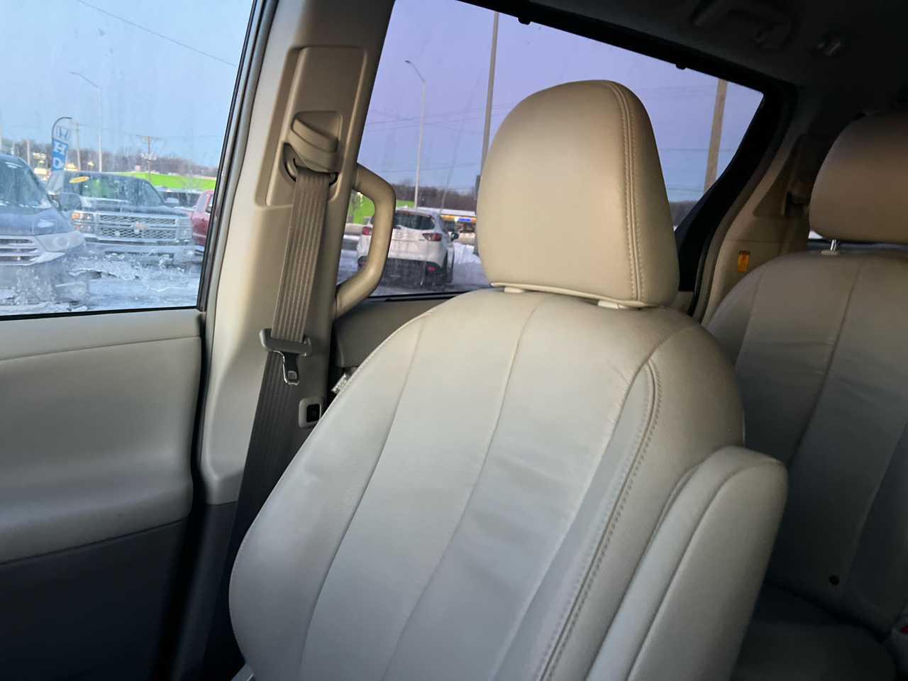 Toyota Sienna XLE FWD 8-Passenger V6 2012