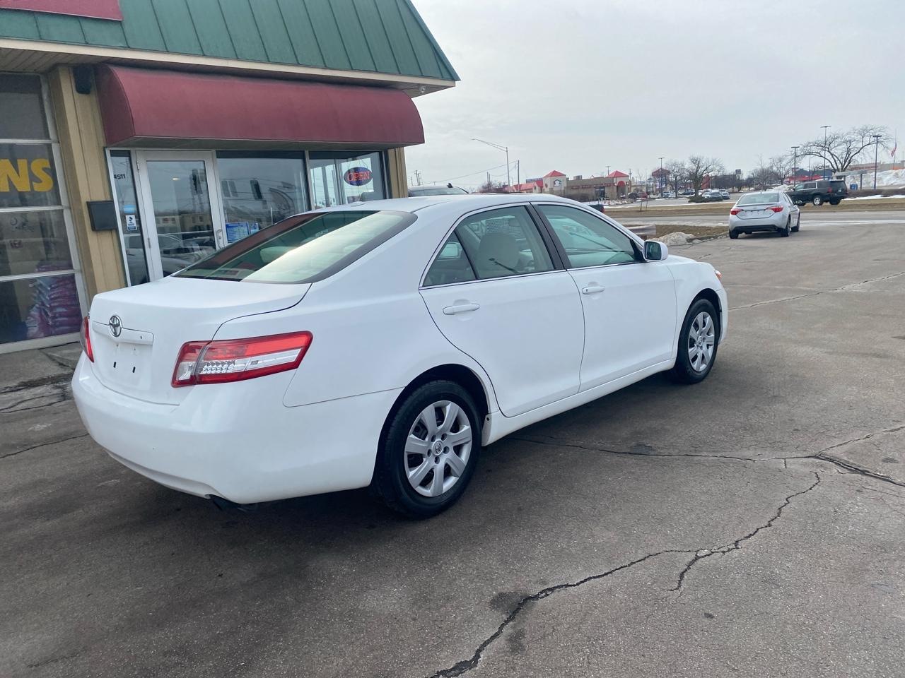 Toyota Camry LE 4D Sedan 2010