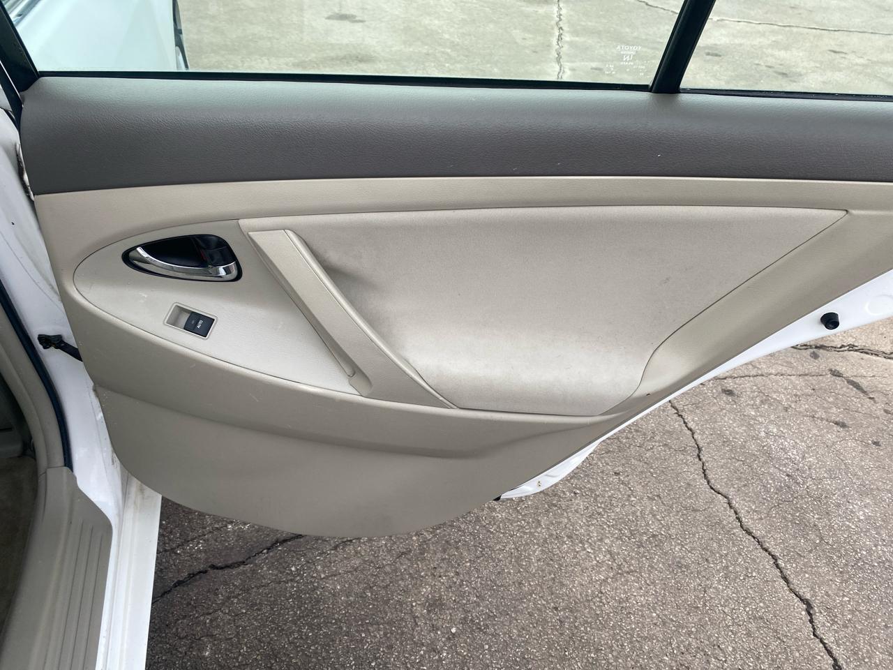 Toyota Camry LE 4D Sedan 2010