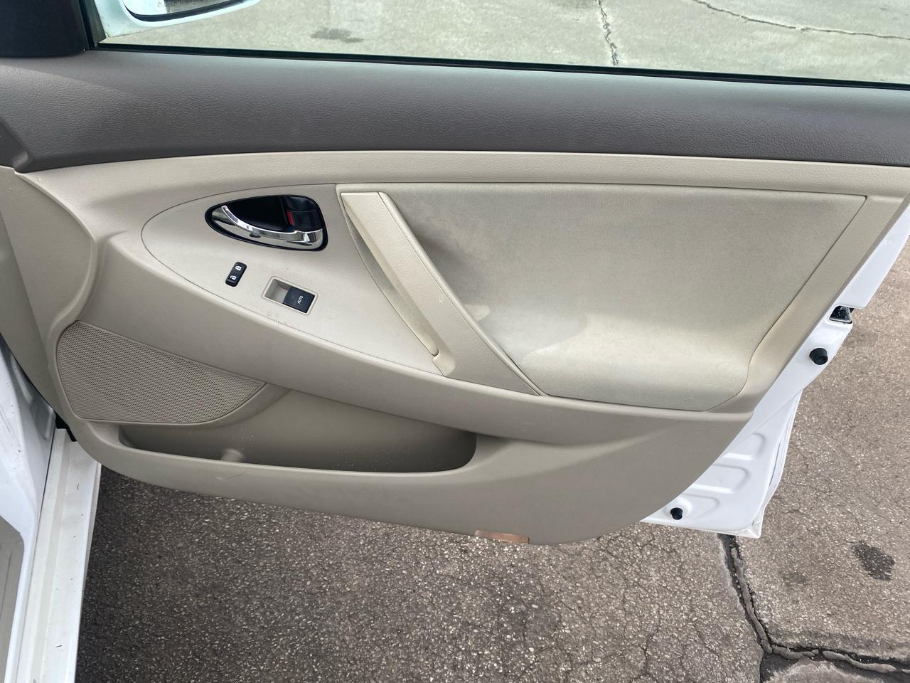 Toyota Camry LE 4D Sedan 2010