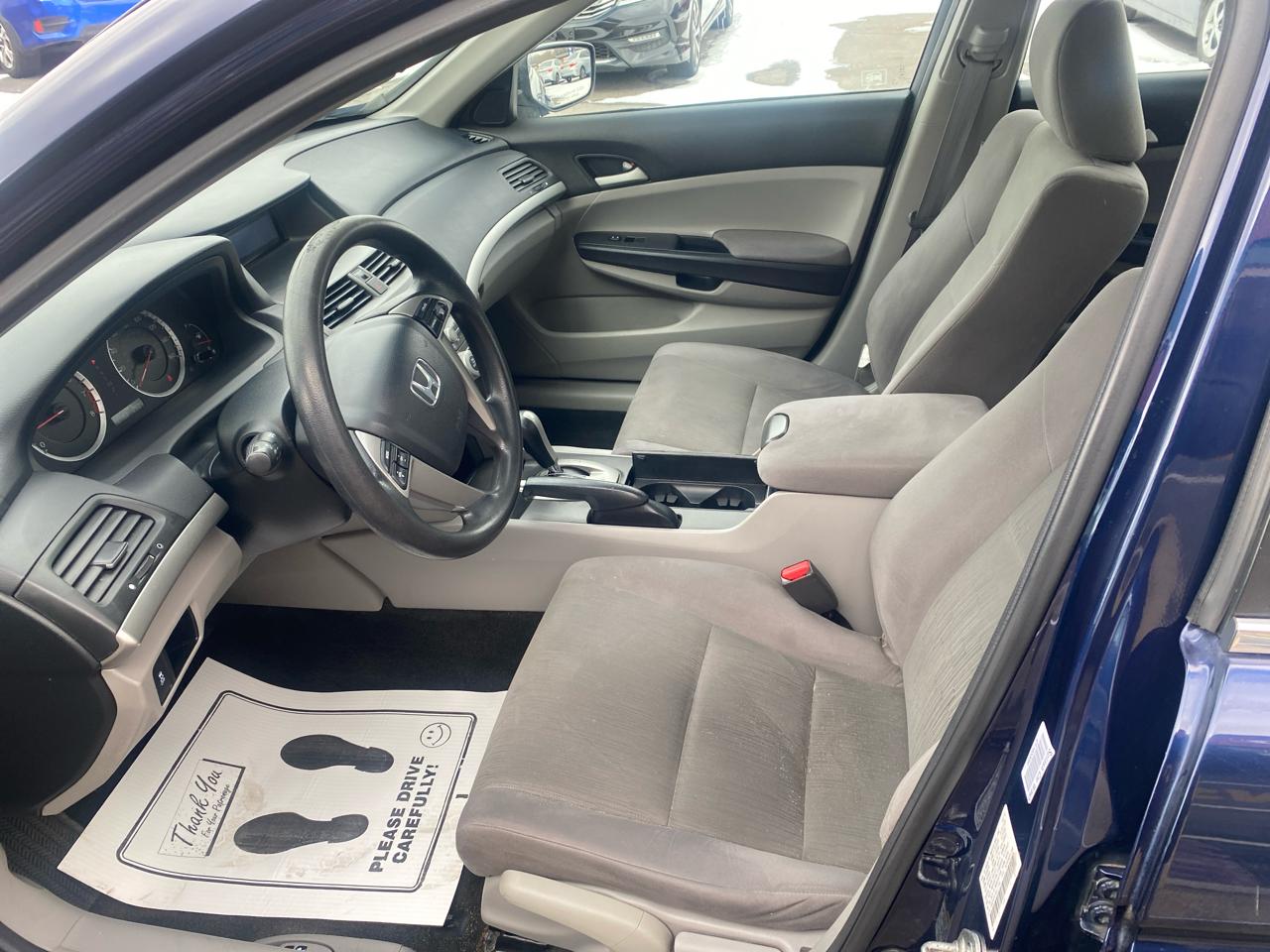 Honda Accord LX sedan AT 2012