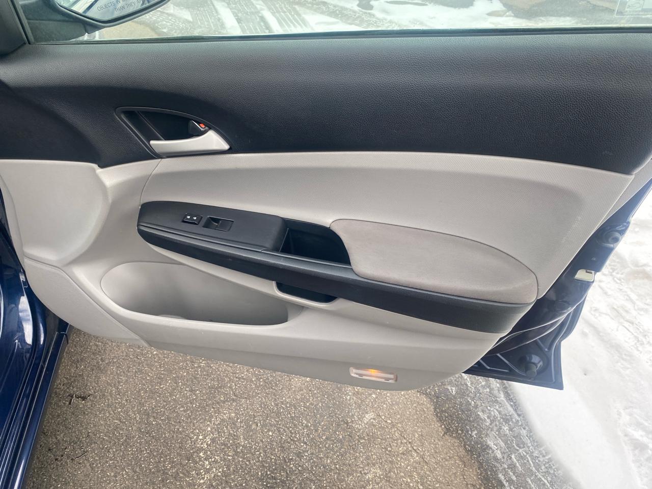 Honda Accord LX sedan AT 2012