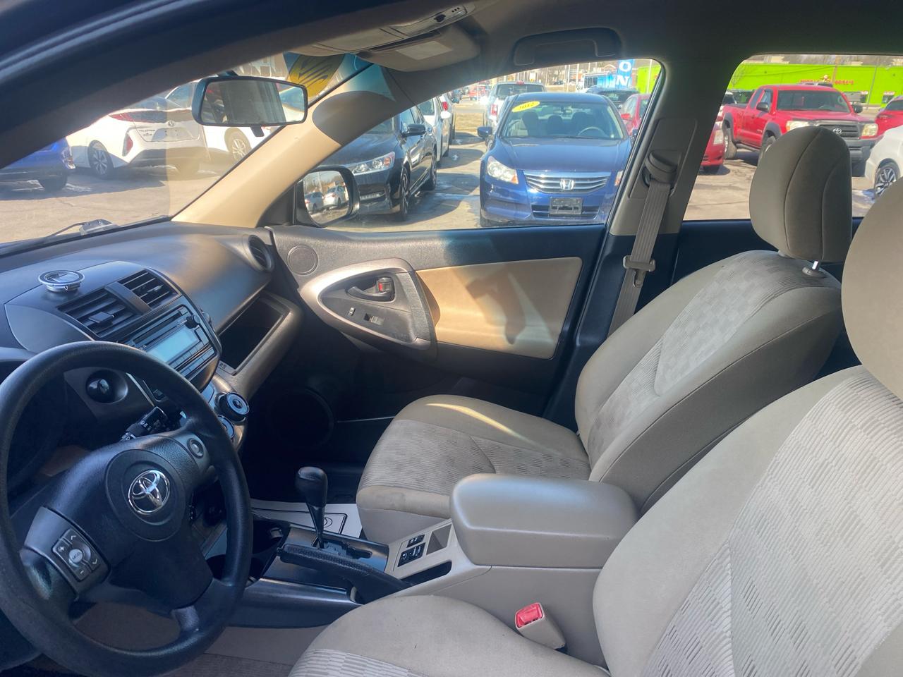 Toyota RAV4 Base I4 4WD 2012