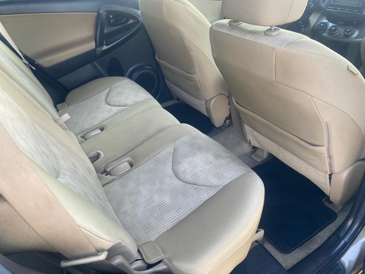 Toyota RAV4 Base I4 4WD 2012