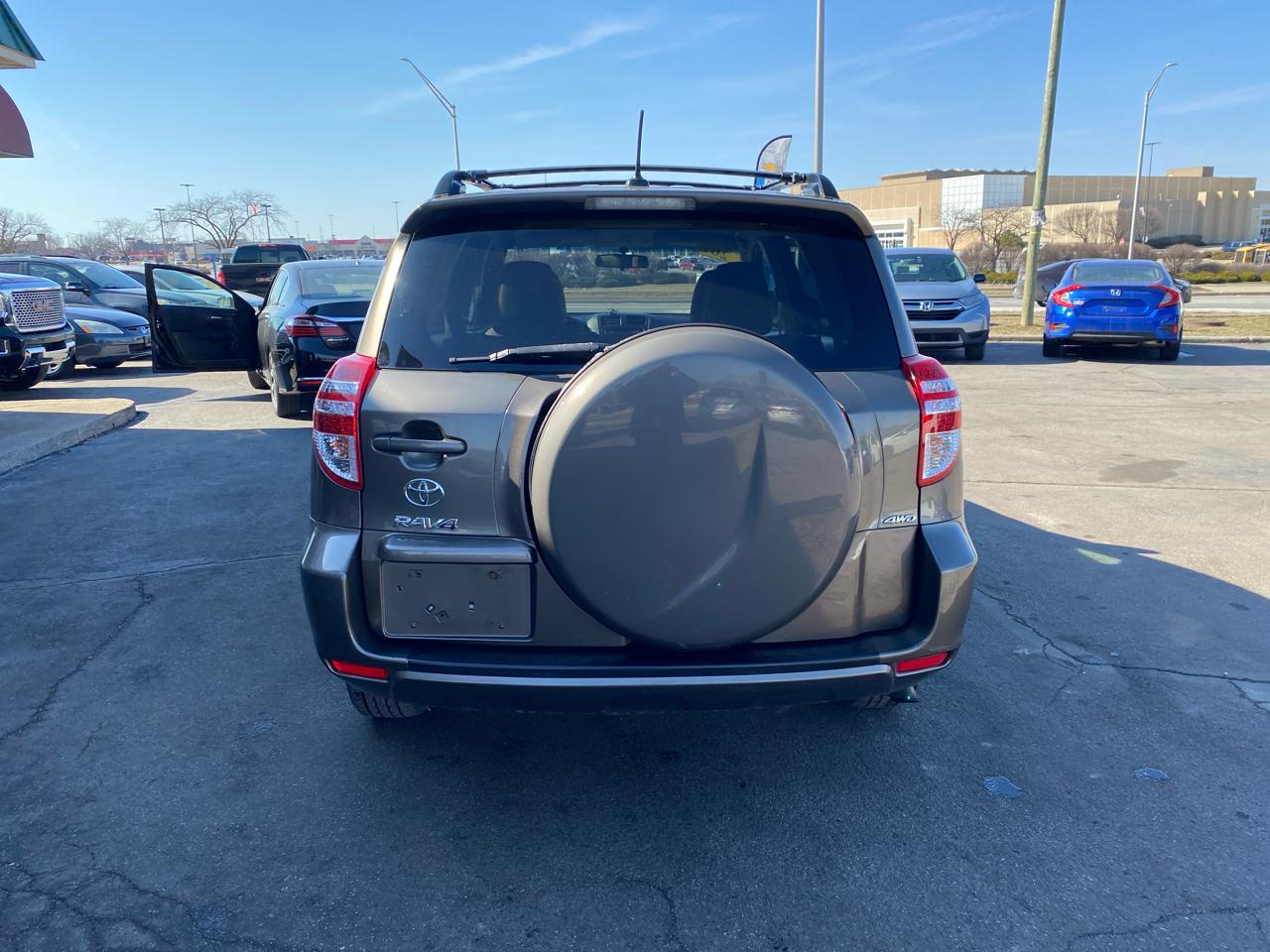 Toyota RAV4 Base I4 4WD 2012