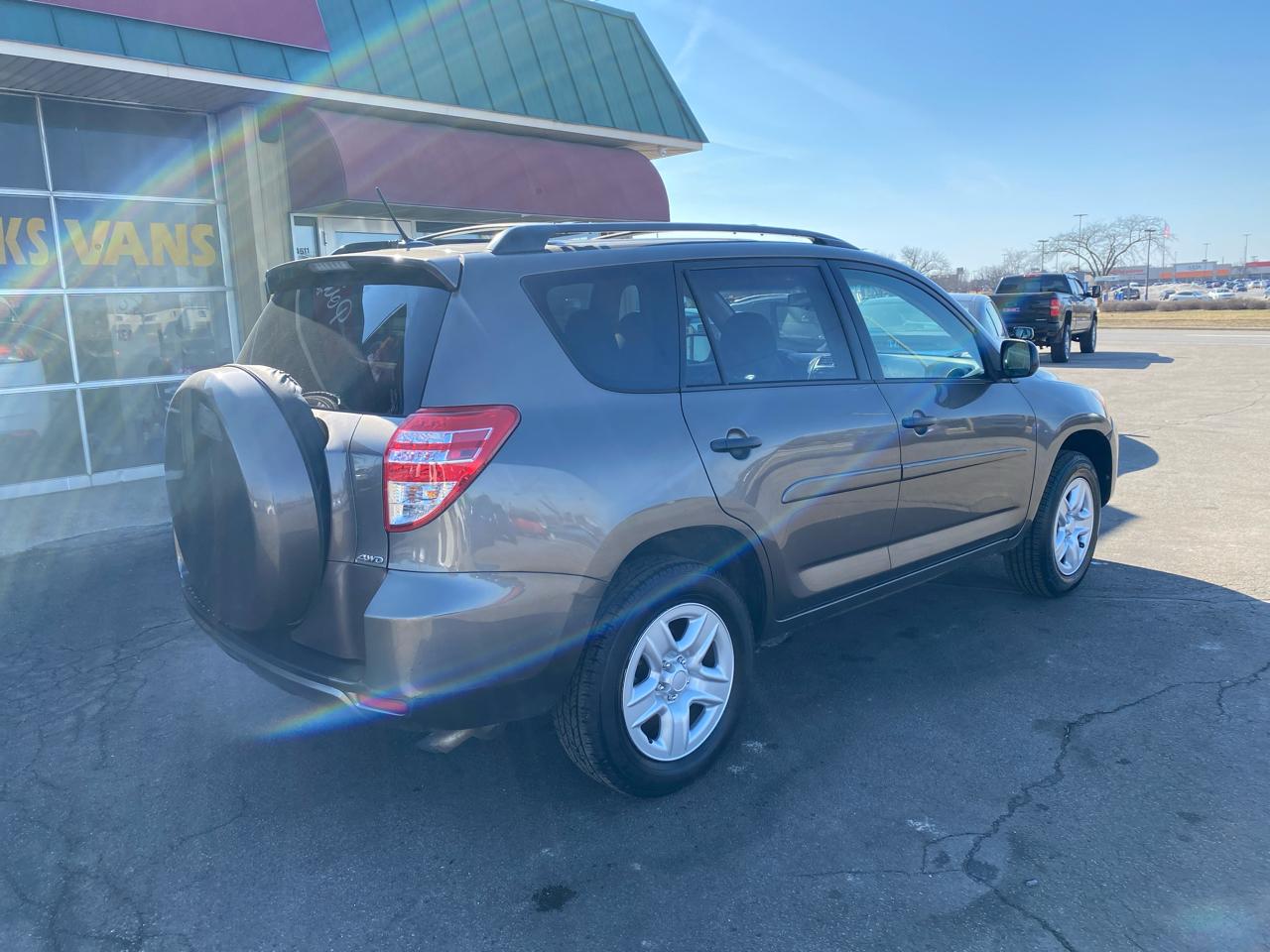 Toyota RAV4 Base I4 4WD 2012