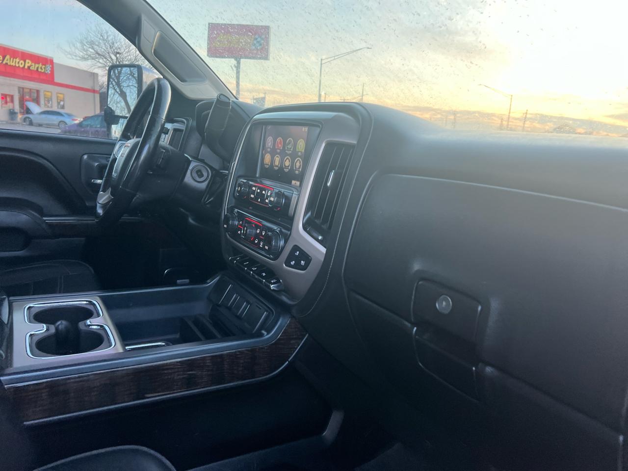 GMC Sierra 2500HD Denali Crew Cab 4WD 2016