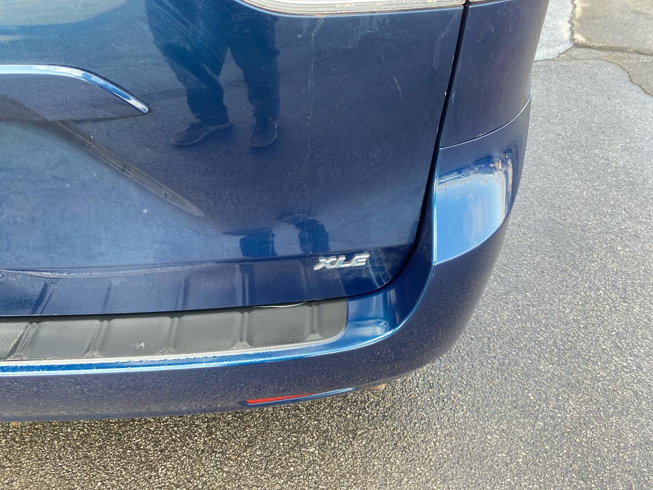 Toyota Sienna XLE 8-Pass V6 2011