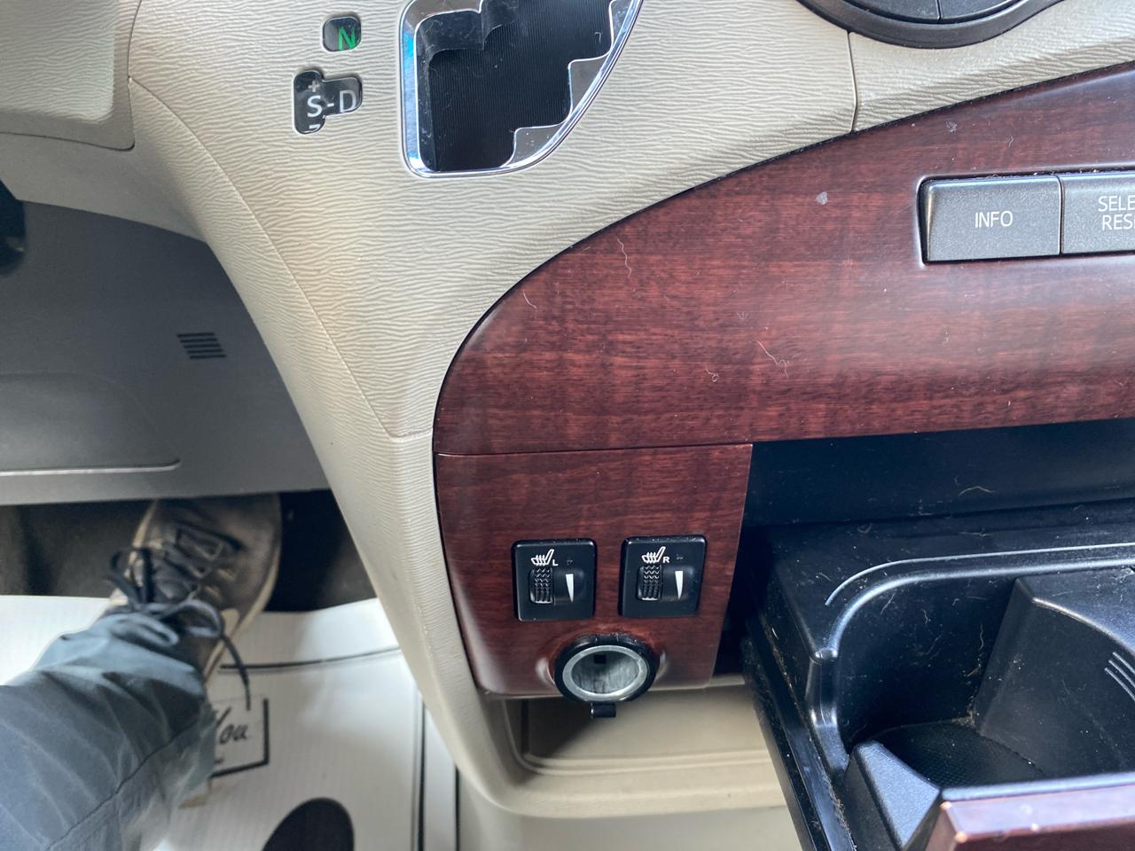 Toyota Sienna XLE 8-Pass V6 2011