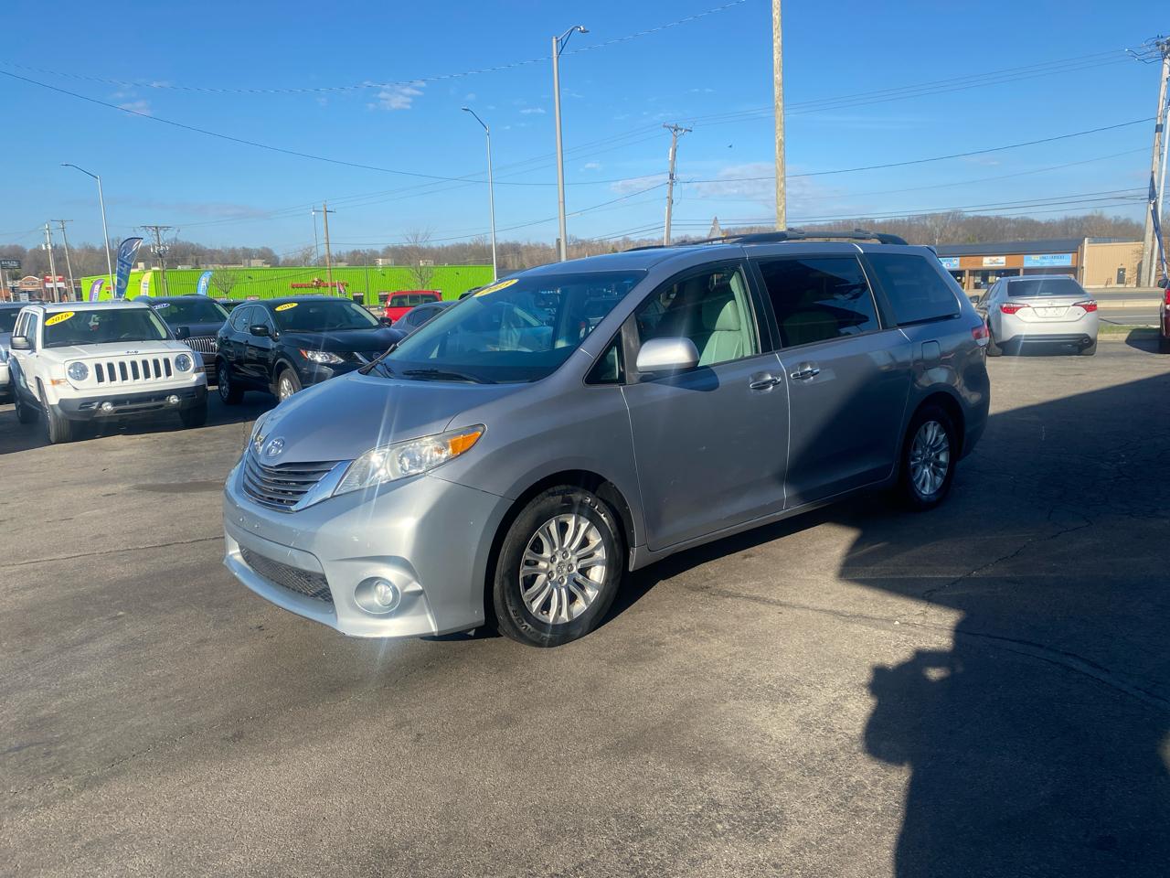 Toyota Sienna XLE FWD 8-Passenger V6 2013