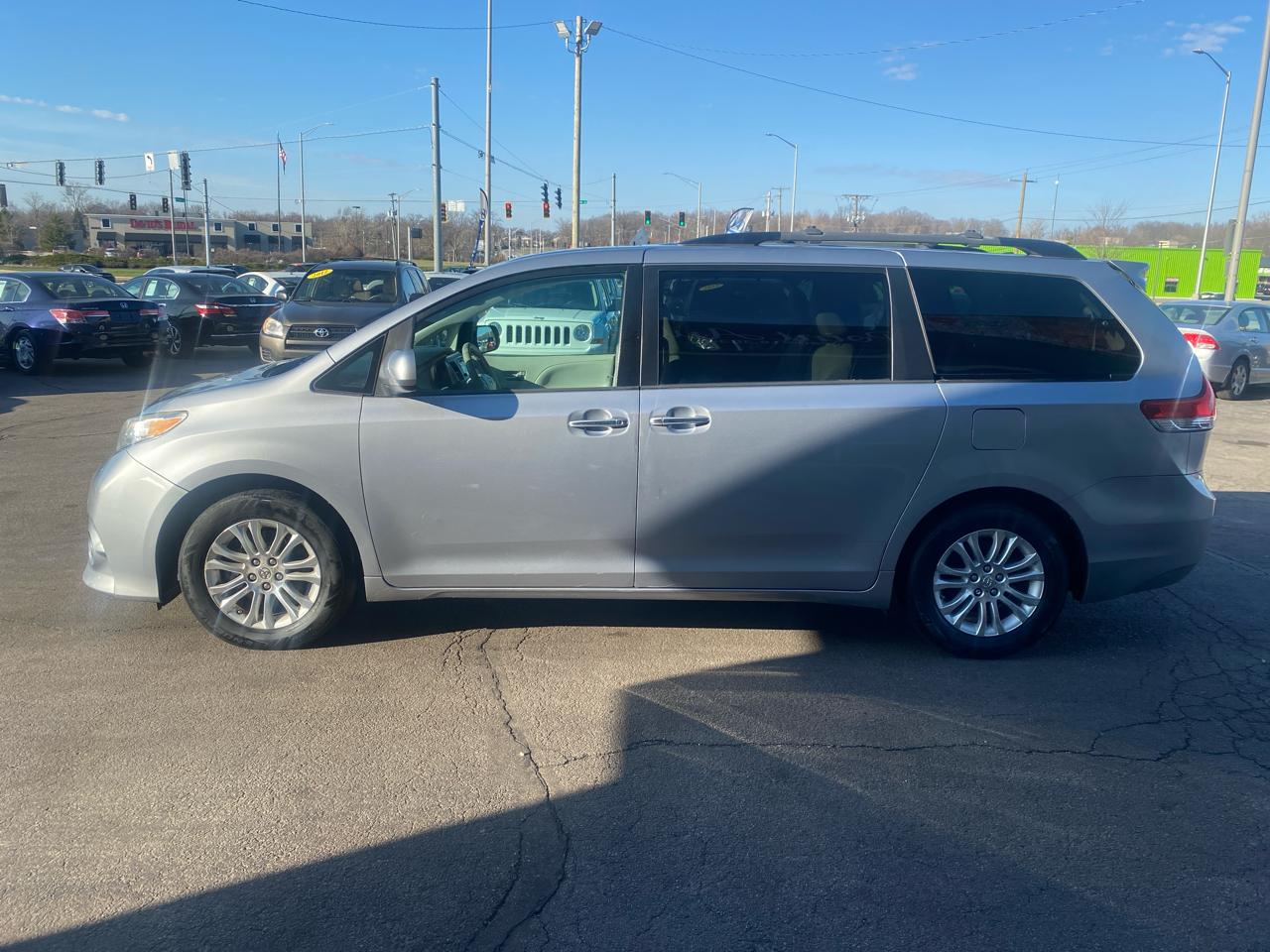 Toyota Sienna XLE FWD 8-Passenger V6 2013