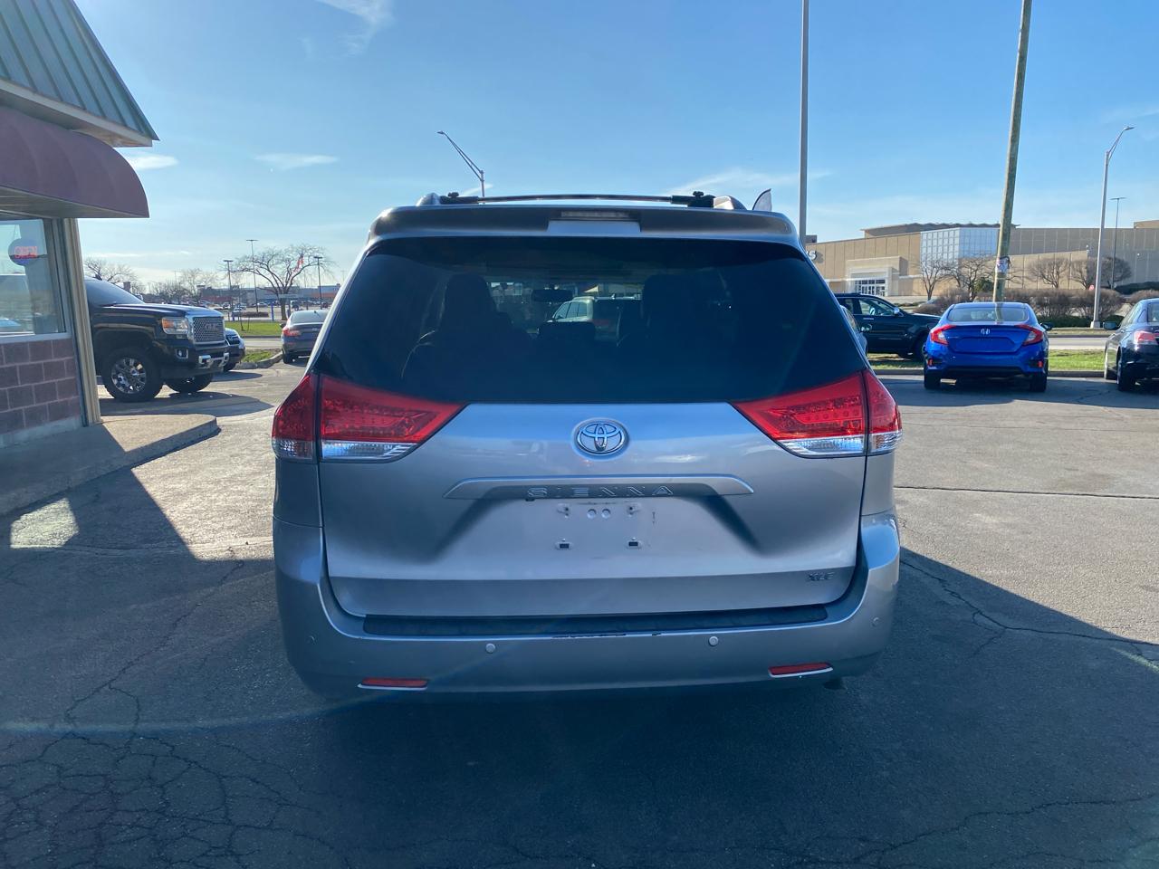 Toyota Sienna XLE FWD 8-Passenger V6 2013