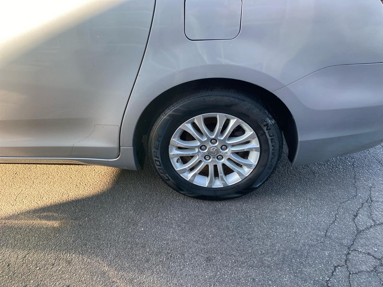 Toyota Sienna XLE FWD 8-Passenger V6 2013