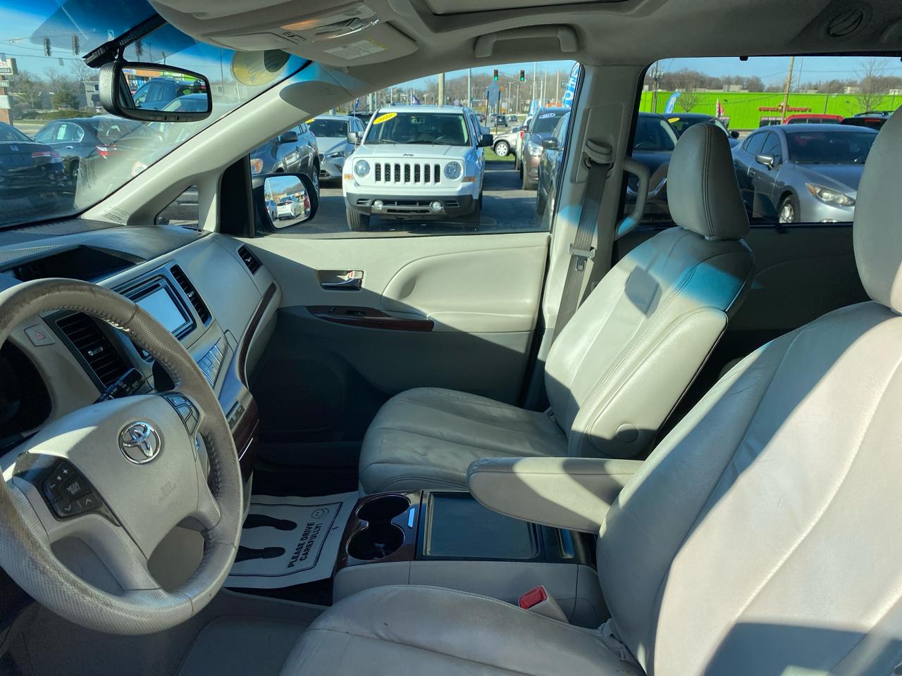 Toyota Sienna XLE FWD 8-Passenger V6 2013