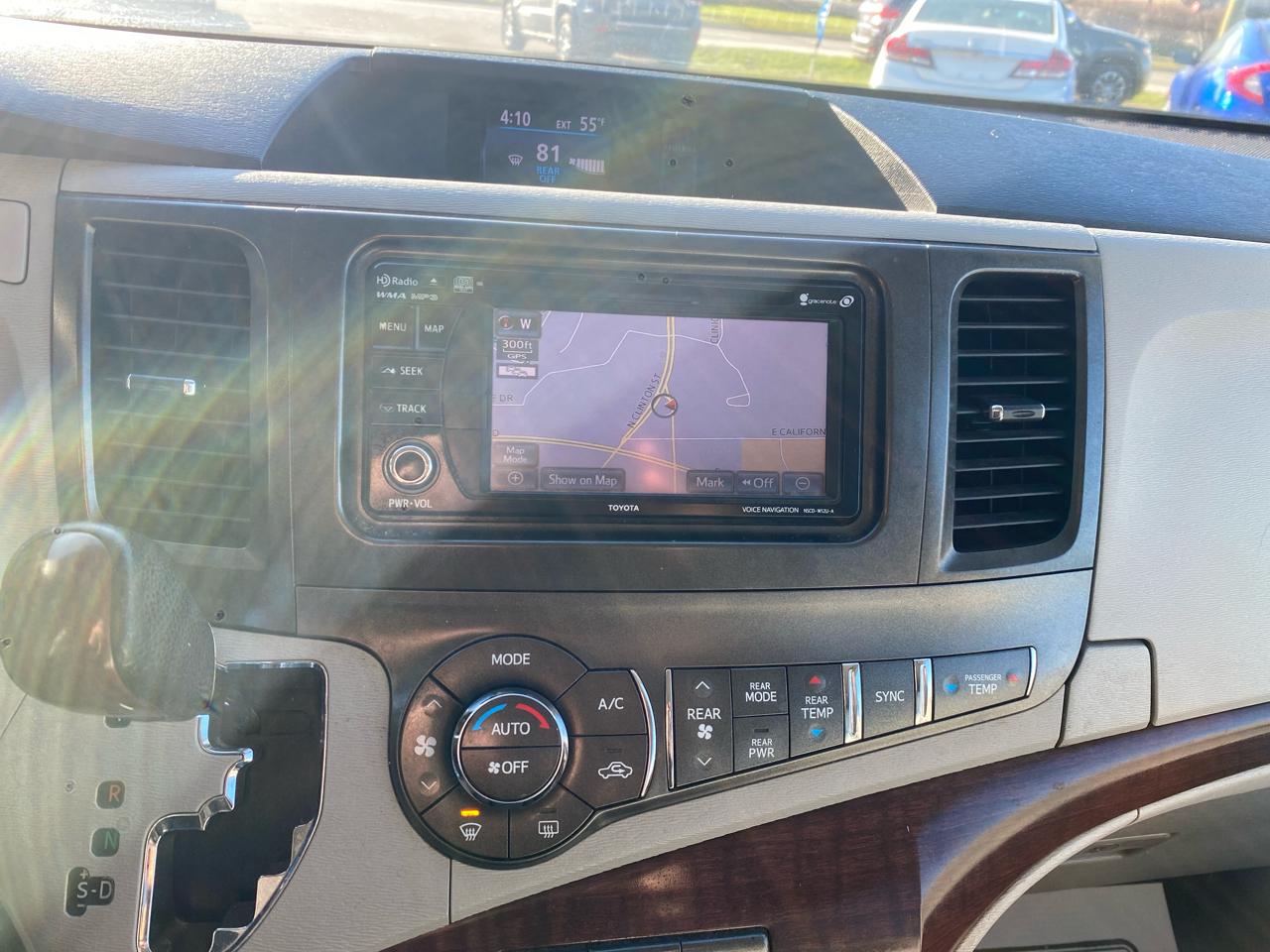 Toyota Sienna XLE FWD 8-Passenger V6 2013