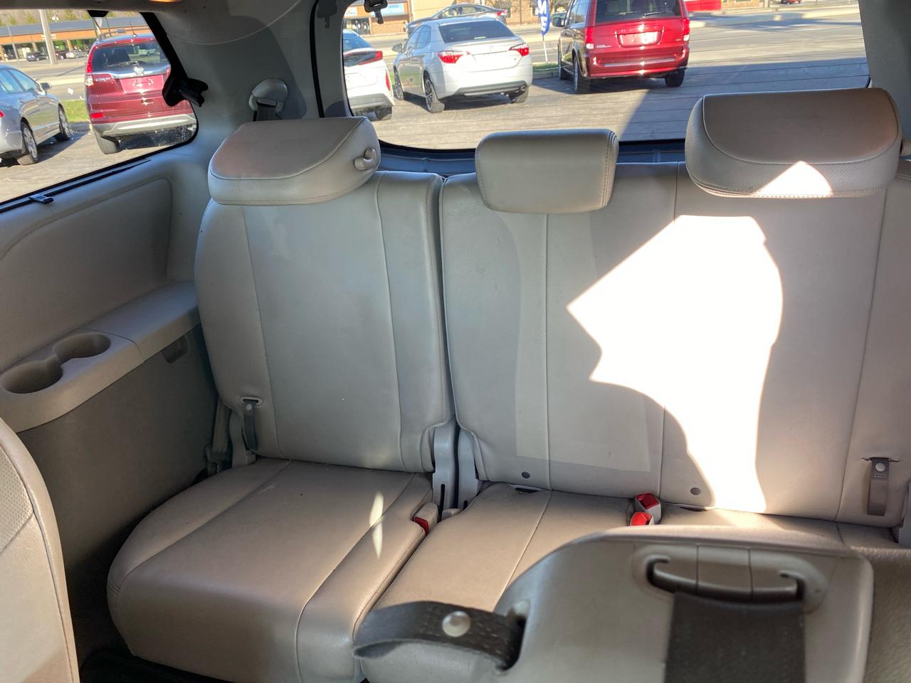 Toyota Sienna XLE FWD 8-Passenger V6 2013