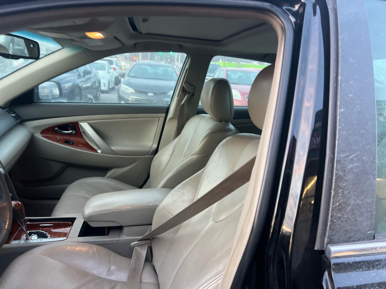 Toyota Camry XLE V6 6-Spd AT 2011