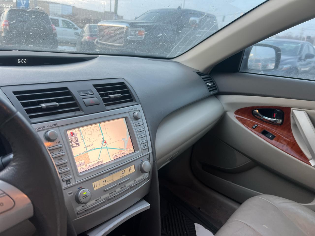 Toyota Camry XLE V6 6-Spd AT 2011