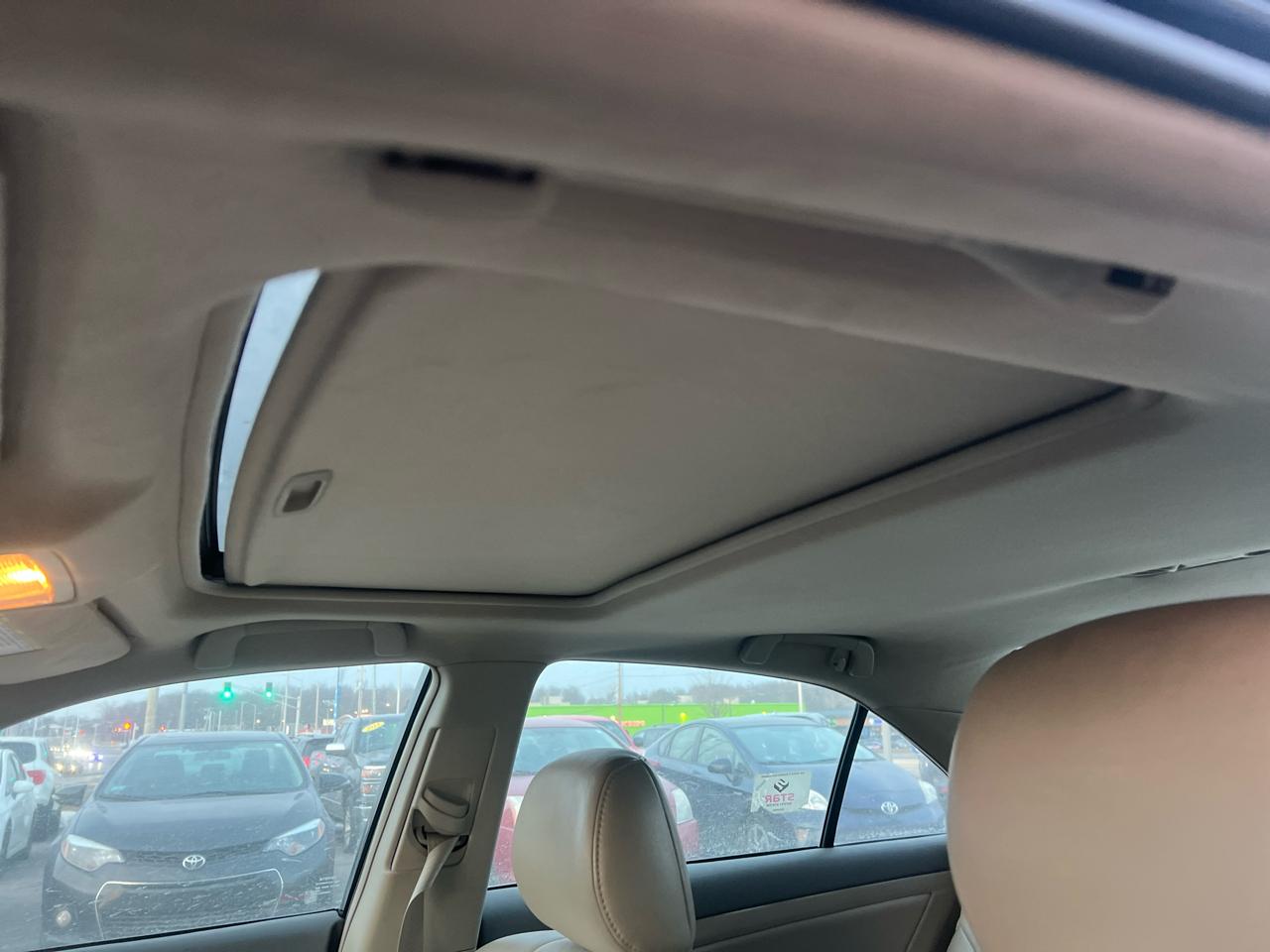 Toyota Camry XLE V6 6-Spd AT 2011