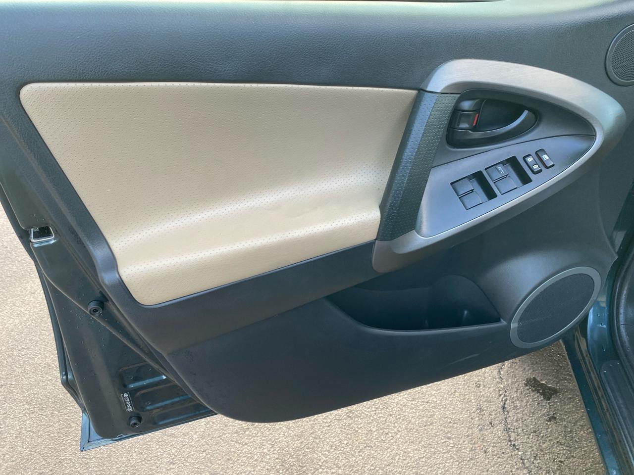 Toyota RAV4 Limited I4 4WD 2012