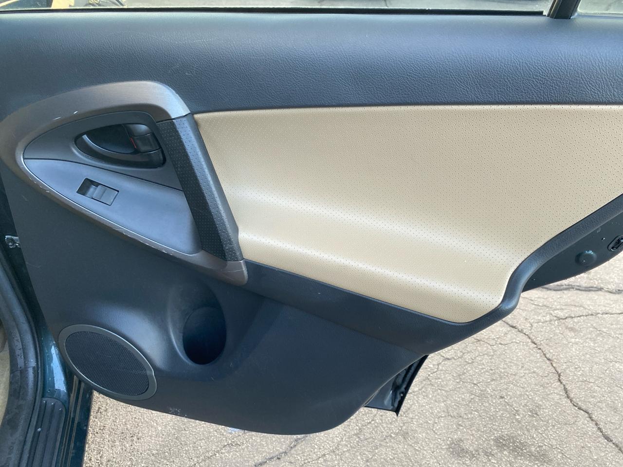 Toyota RAV4 Limited I4 4WD 2012