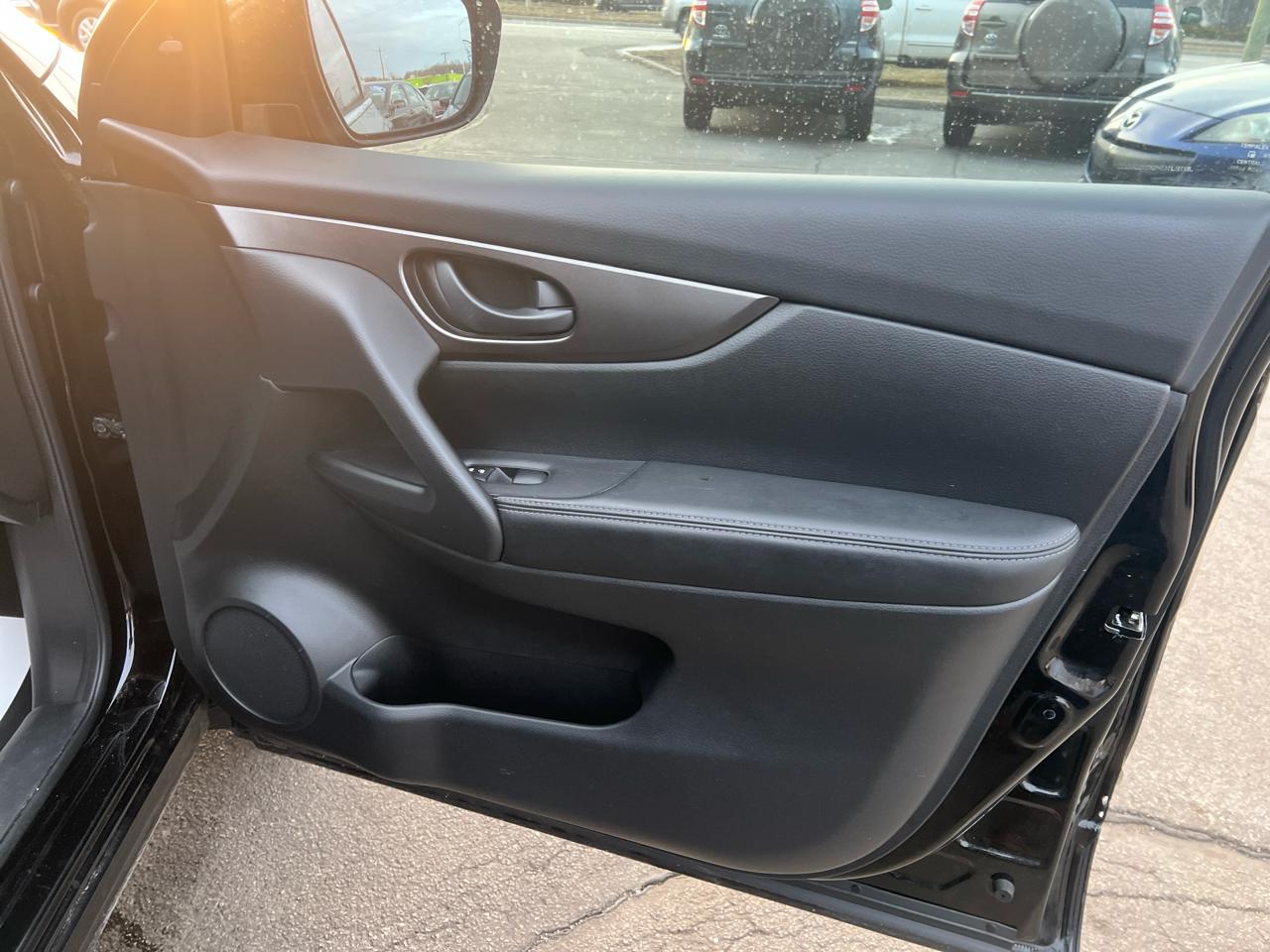 Nissan Rogue Sport S 2019