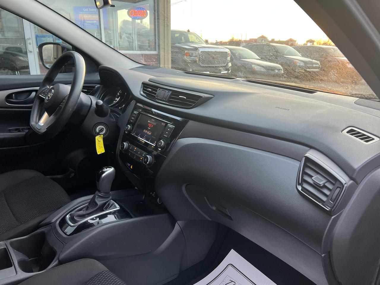 Nissan Rogue Sport S 2019