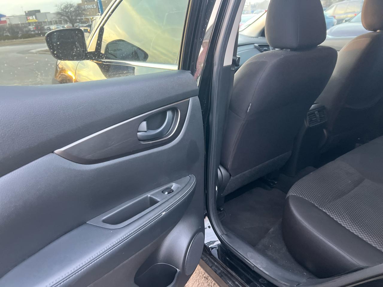 Nissan Rogue Sport S 2019