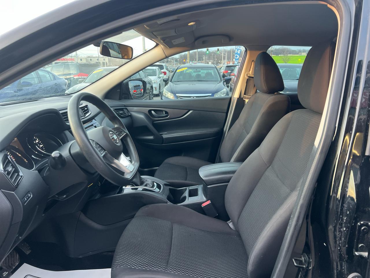 Nissan Rogue Sport S 2019