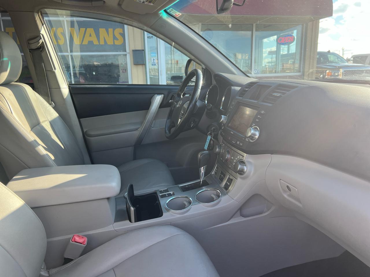 Toyota Highlander 4WD 4dr V6 SE (Natl) 2012