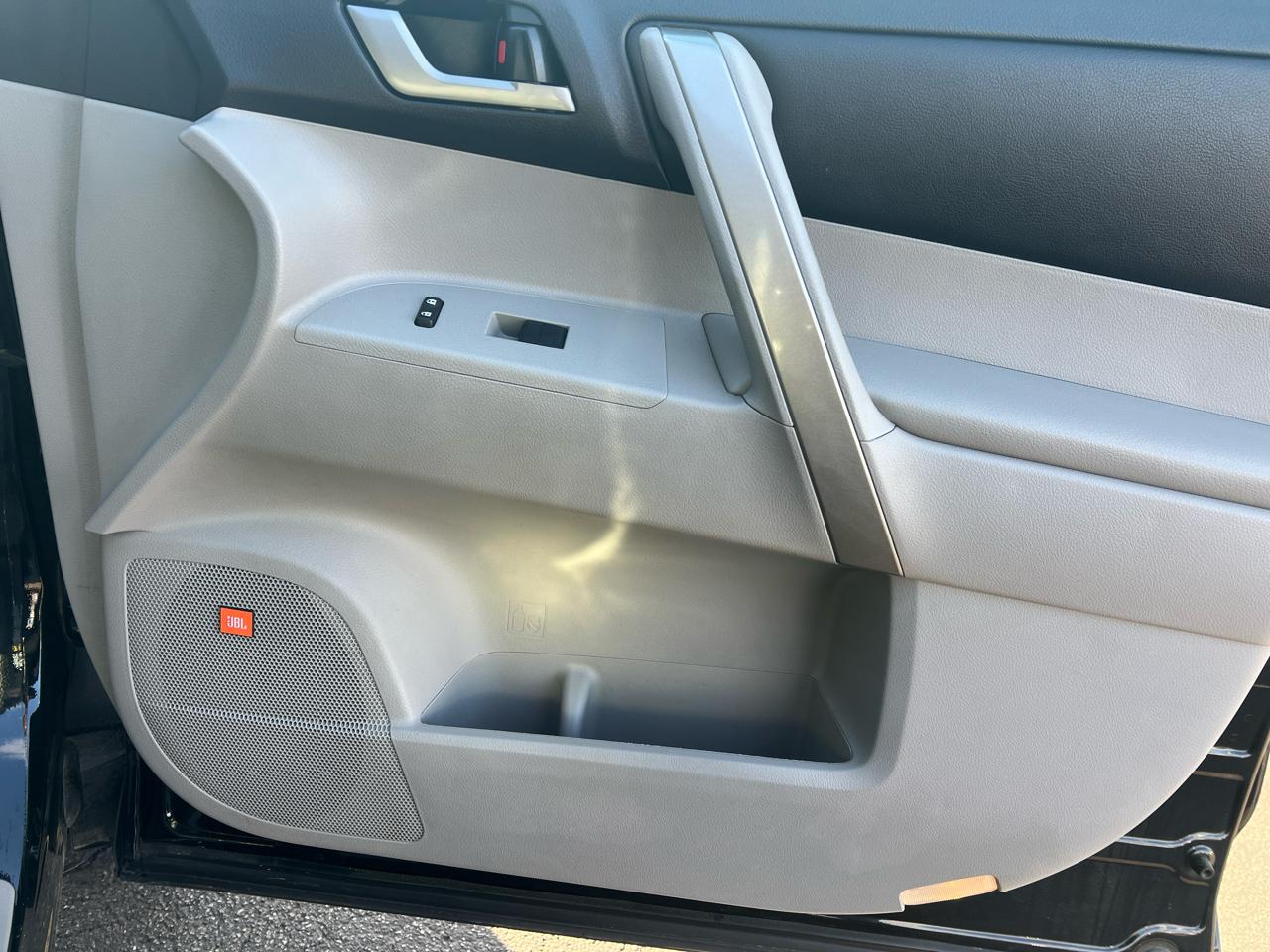 Toyota Highlander 4WD 4dr V6 SE (Natl) 2012