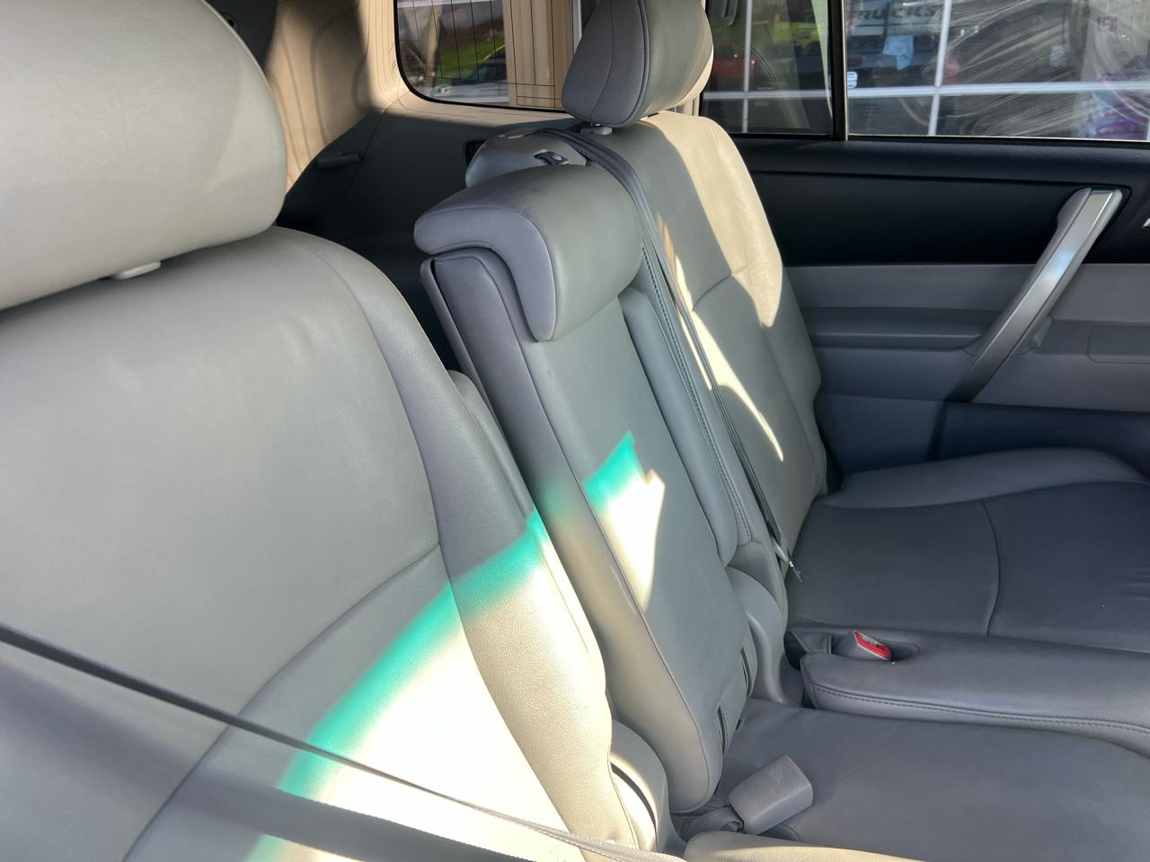 Toyota Highlander 4WD 4dr V6 SE (Natl) 2012