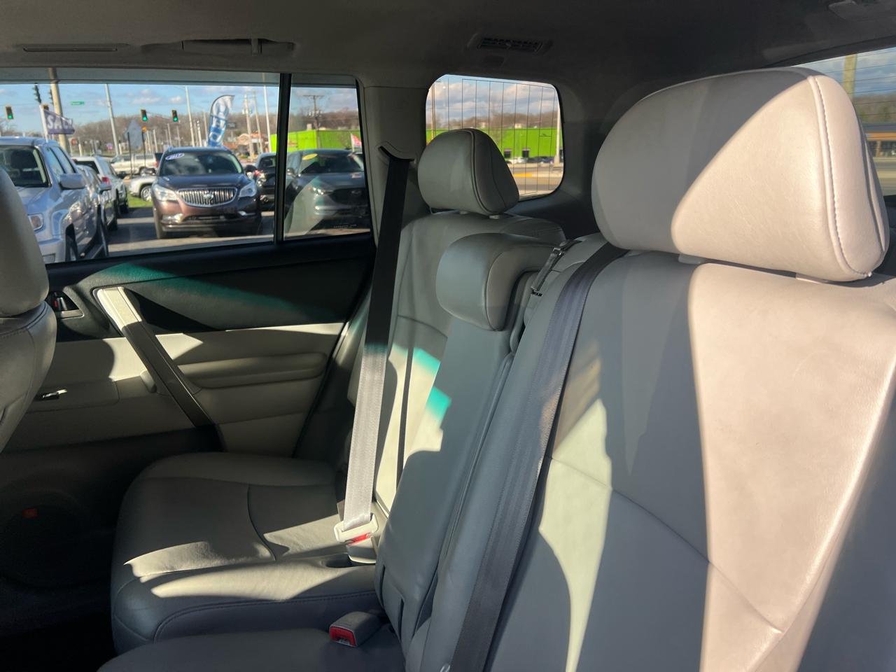 Toyota Highlander 4WD 4dr V6 SE (Natl) 2012