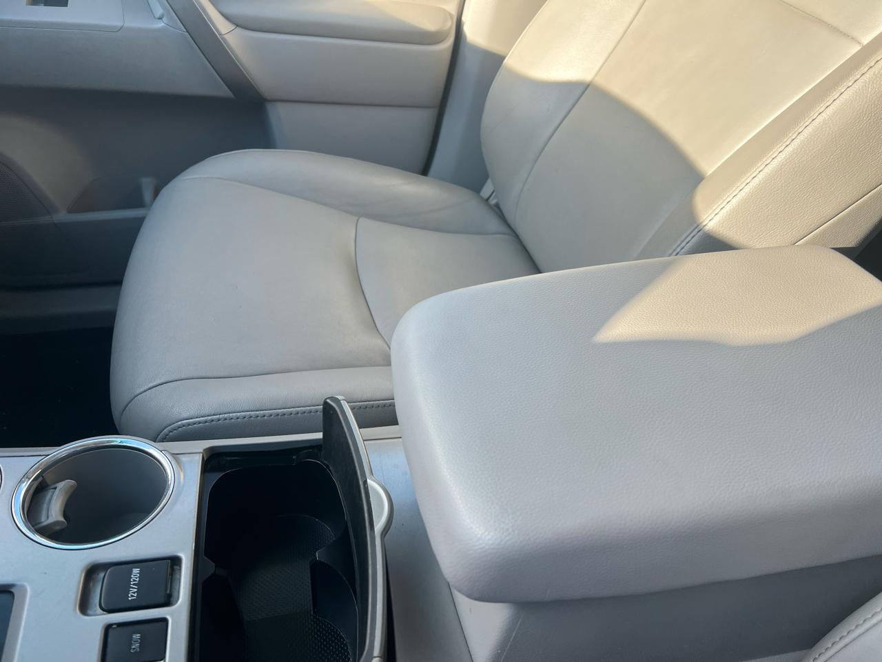 Toyota Highlander 4WD 4dr V6 SE (Natl) 2012