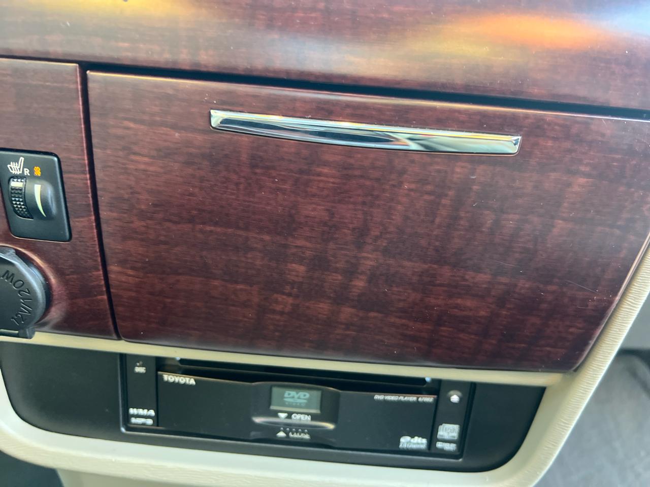 Toyota Sienna XLE 8-Pass V6 2011