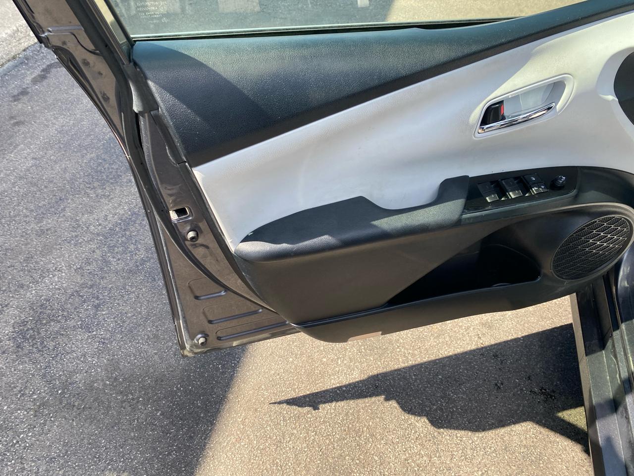 Toyota Prius XLE AWD-e 2019