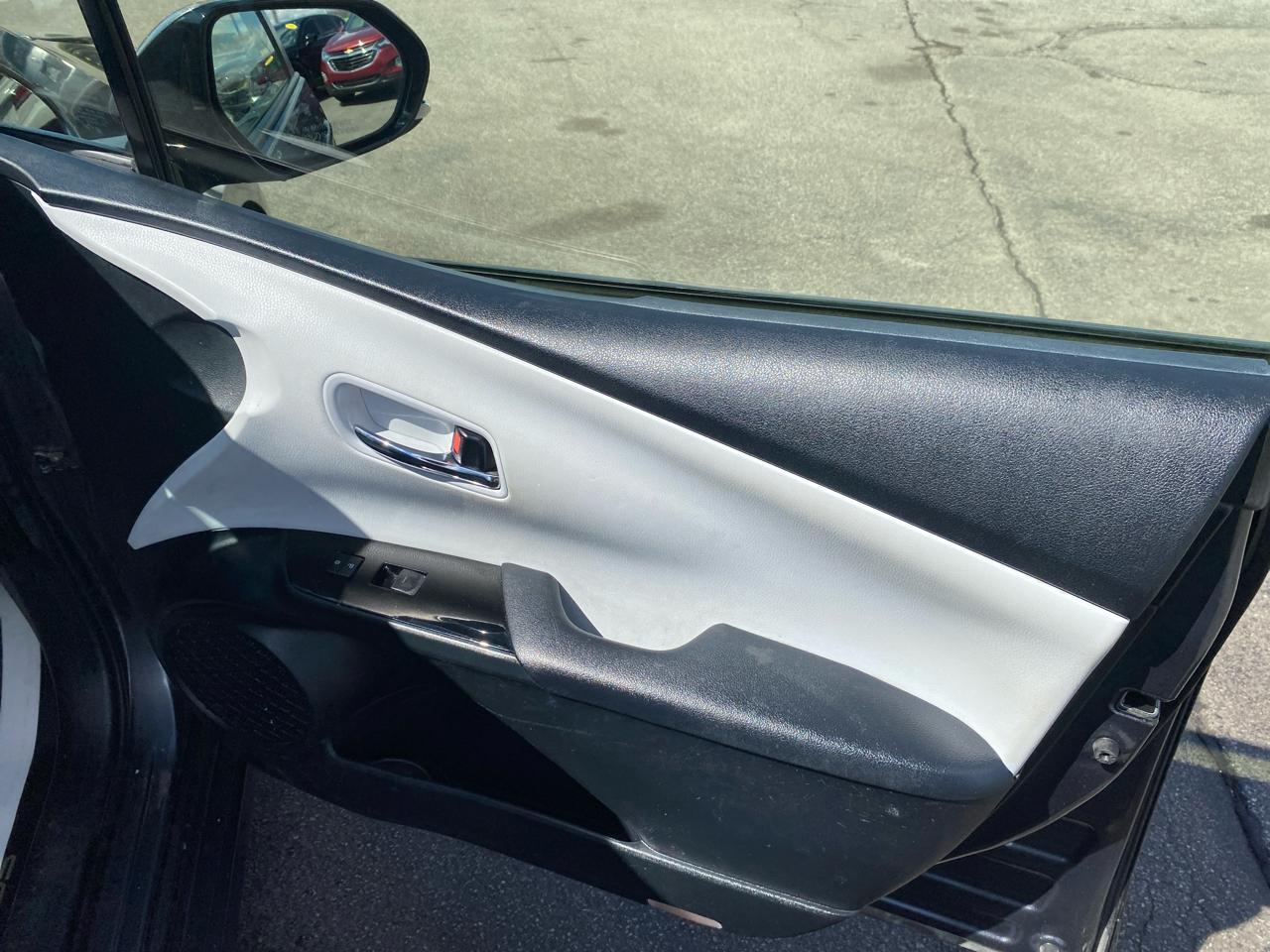 Toyota Prius XLE AWD-e 2019