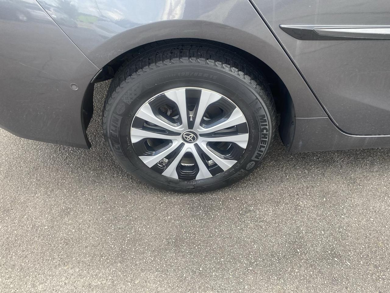 Toyota Prius XLE AWD-e 2019