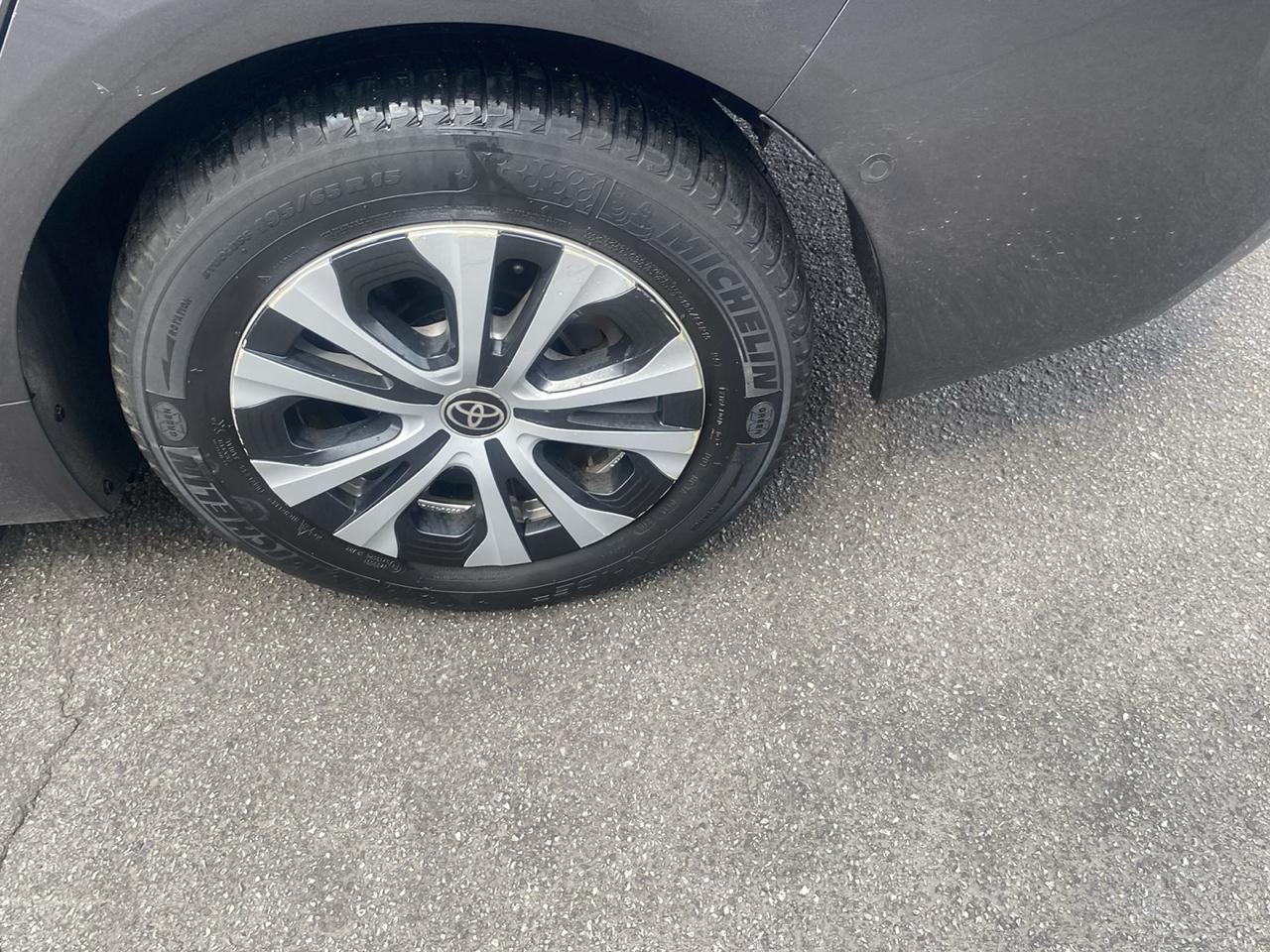 Toyota Prius XLE AWD-e 2019