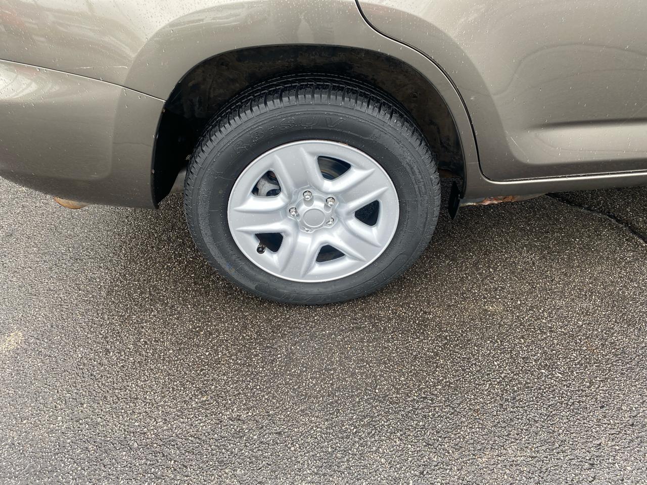 Toyota RAV4 Base I4 4WD 2011