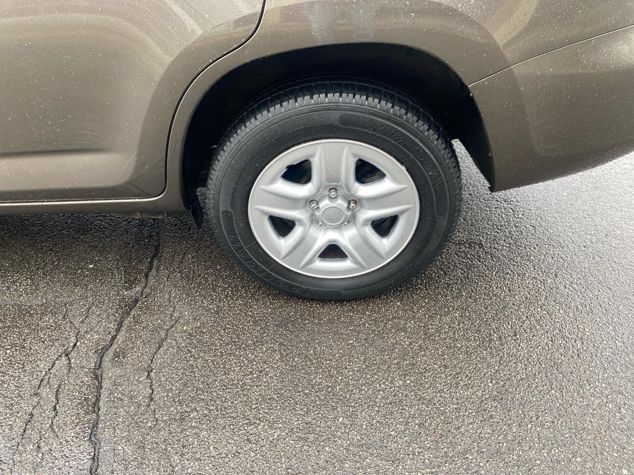 Toyota RAV4 Base I4 4WD 2011