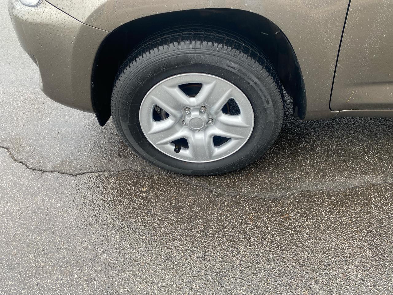 Toyota RAV4 Base I4 4WD 2011